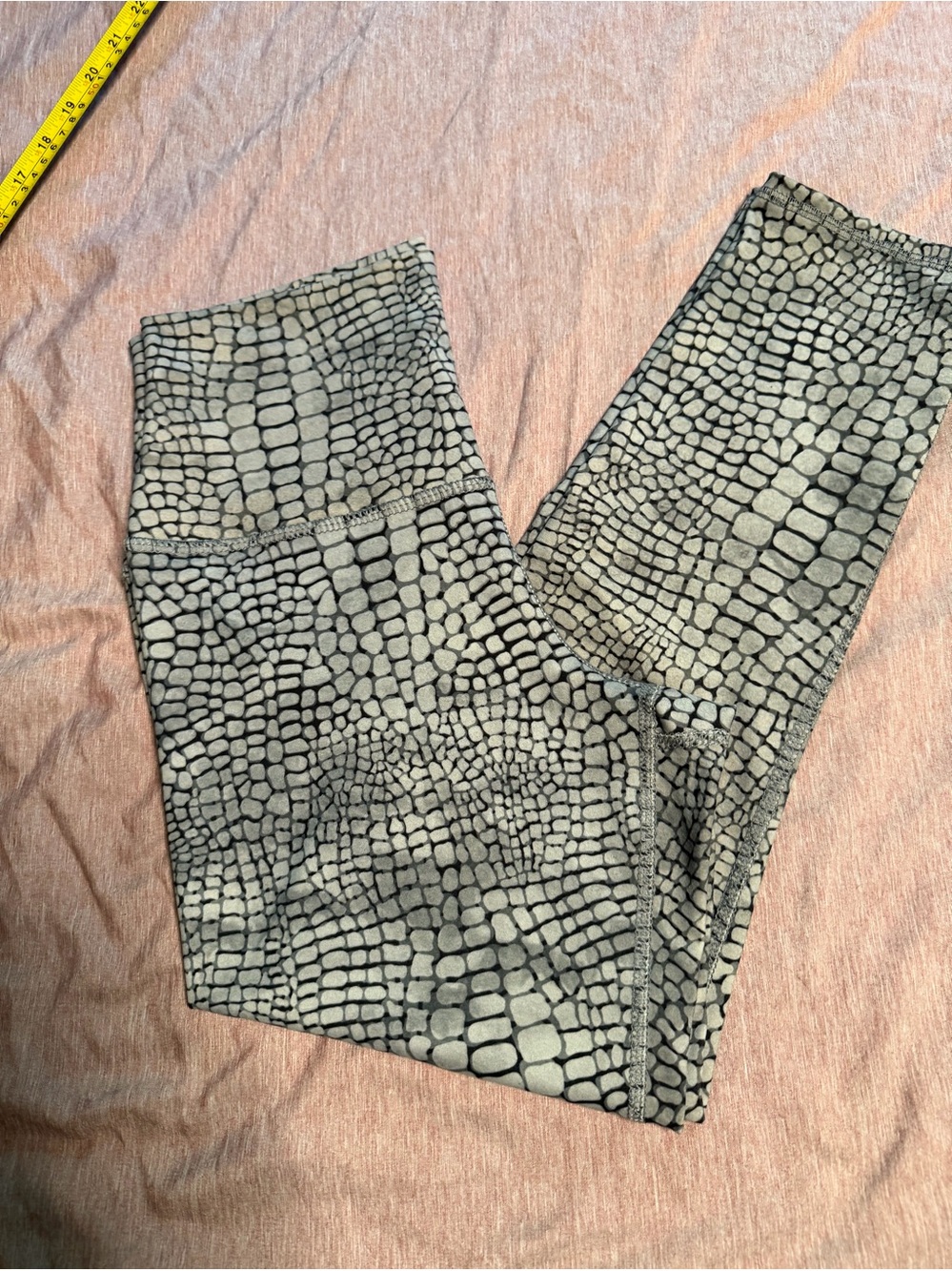 Evolution and Creation Gray Reptile-Scale Print  leggings women medium
